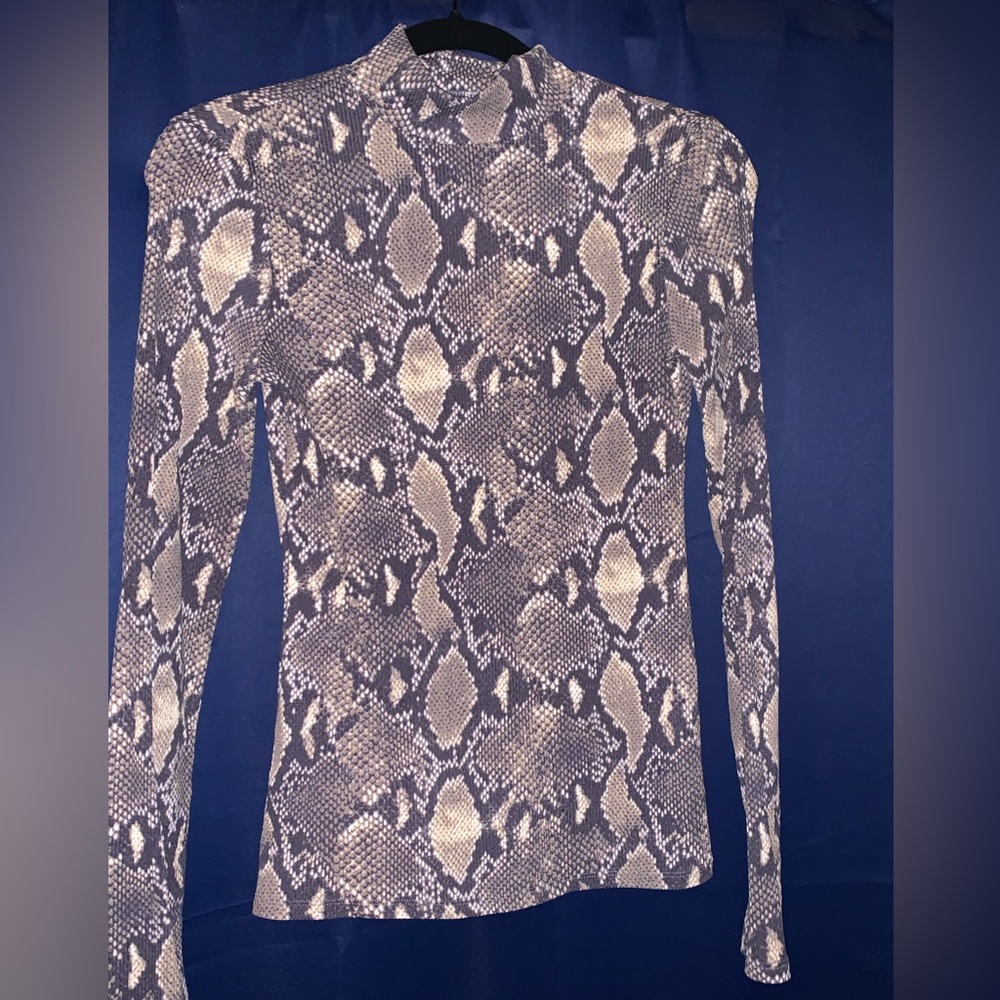No Boundaries-Long sleeve-snake print turtleneck
